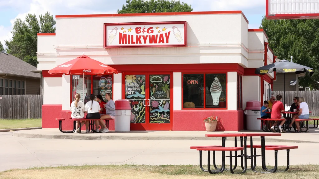 The front of the Brandon, SD B & G Milkyway location.