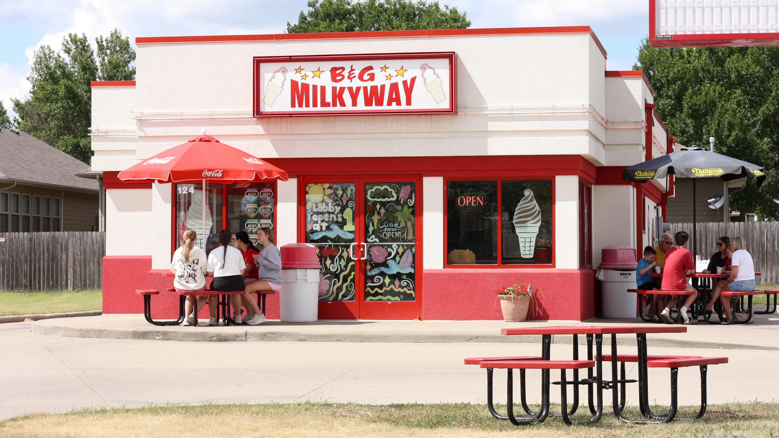 The front of the Brandon, SD B & G Milkyway location.