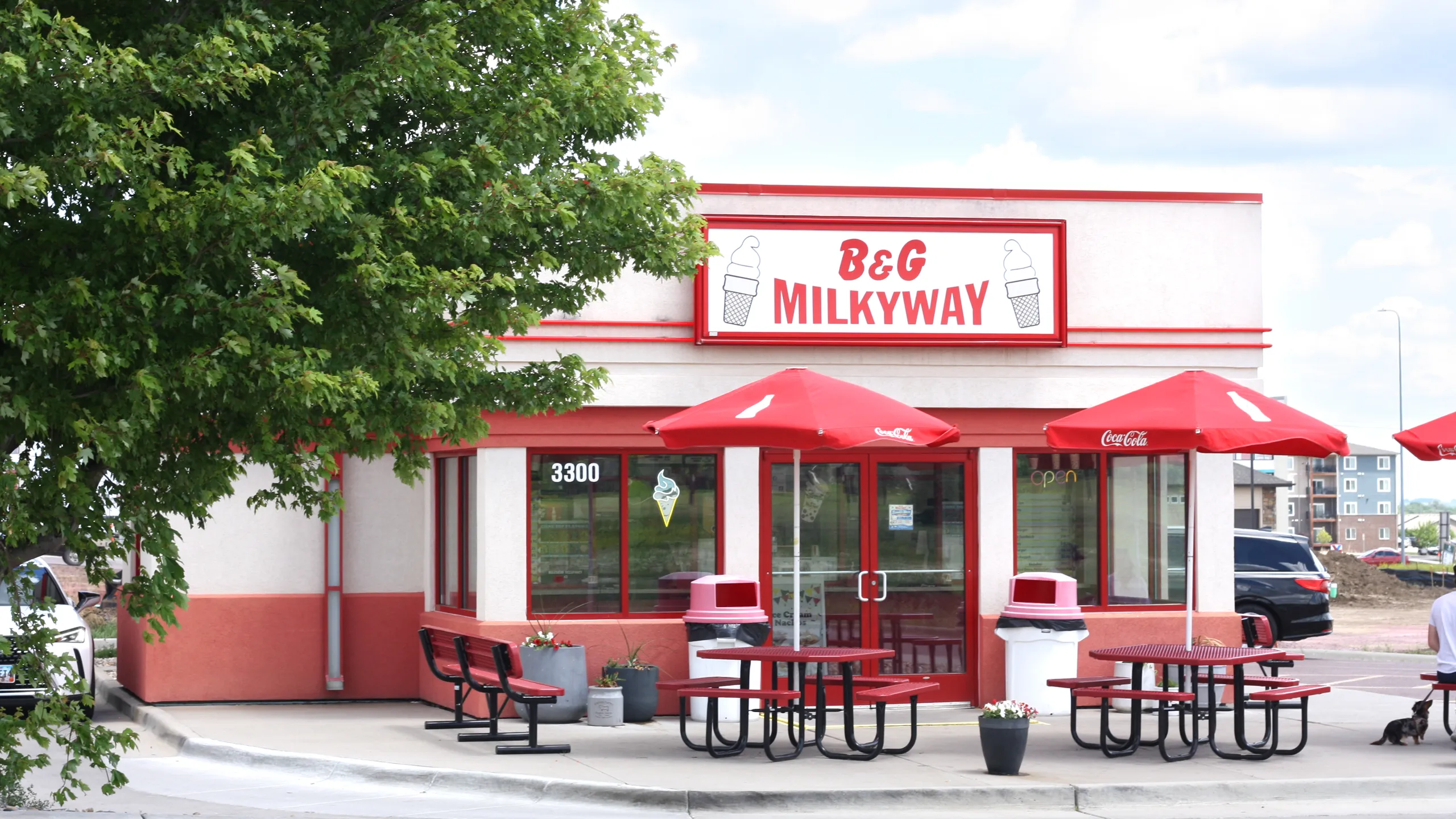 The front of the Harmodon Park B & G Milkyway location.