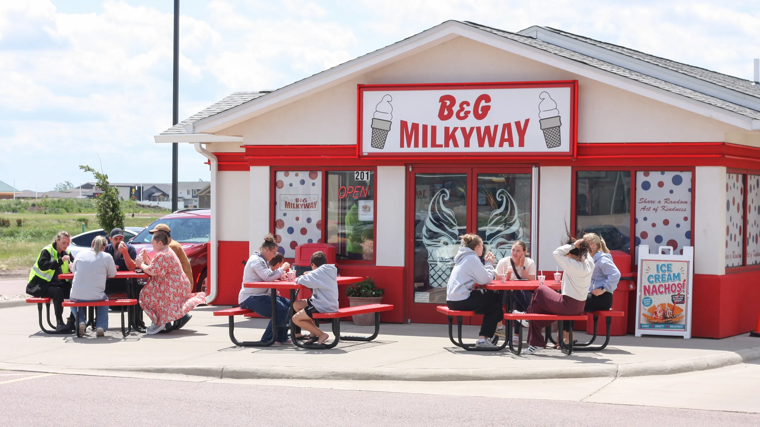 The front of the Harrisburg, SD B & G Milkyway location.
