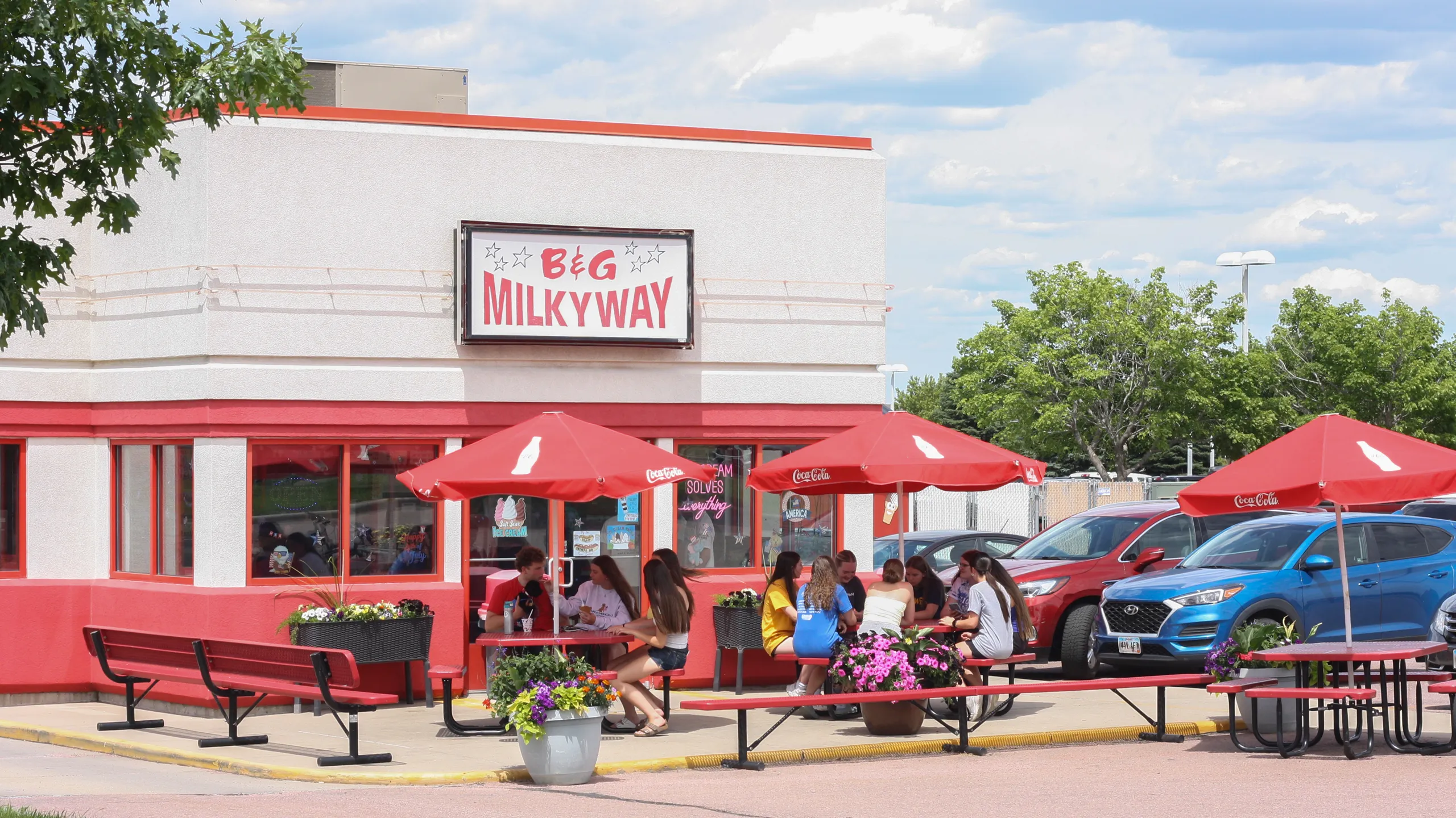 The front of the 69th and Louise B & G Milkyway location.